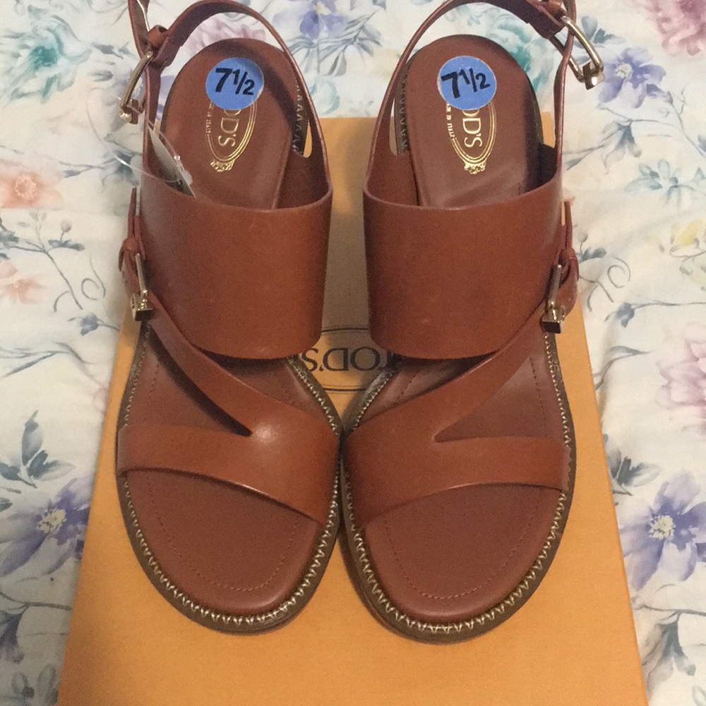 NWT Tods Brown Leather Heeled Sandals